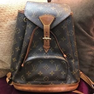 Luis Vuitton Bagpacks